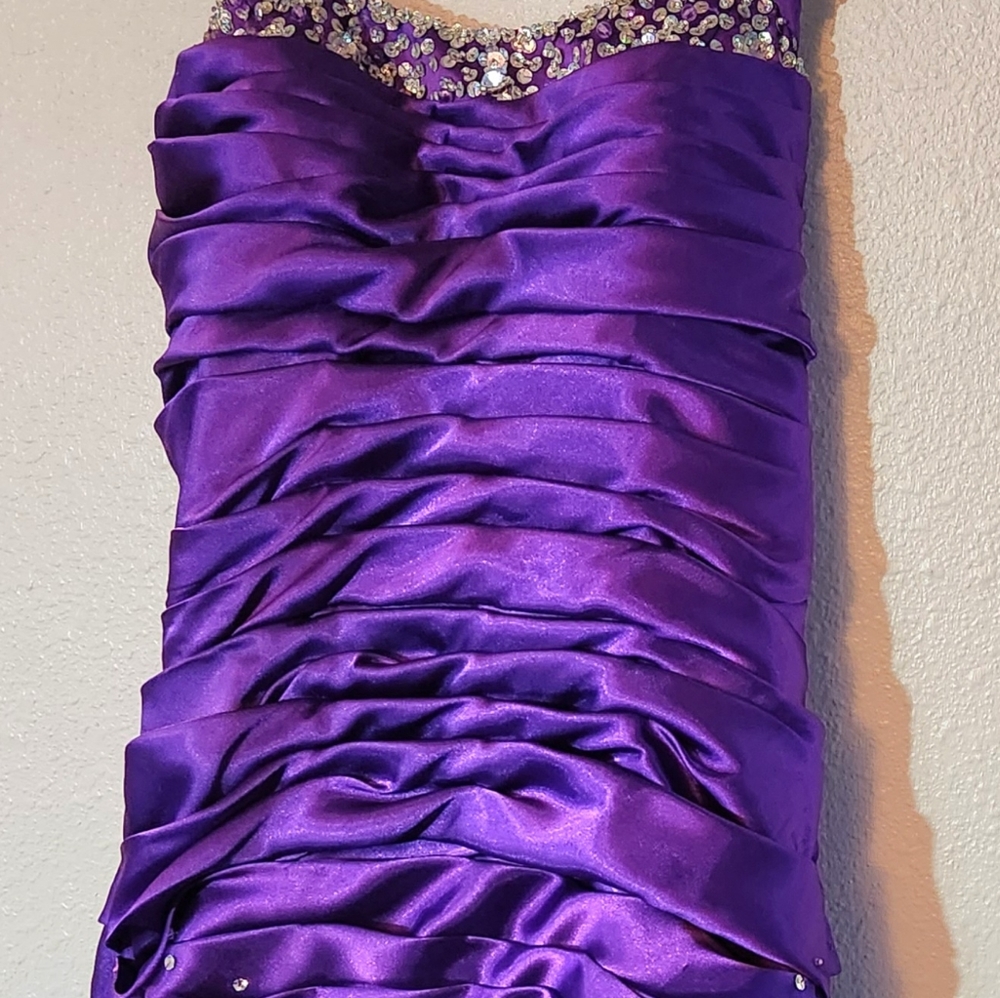 Morilee Women Stunning Strapless parents prom formal dress Deep purple Size 5/6